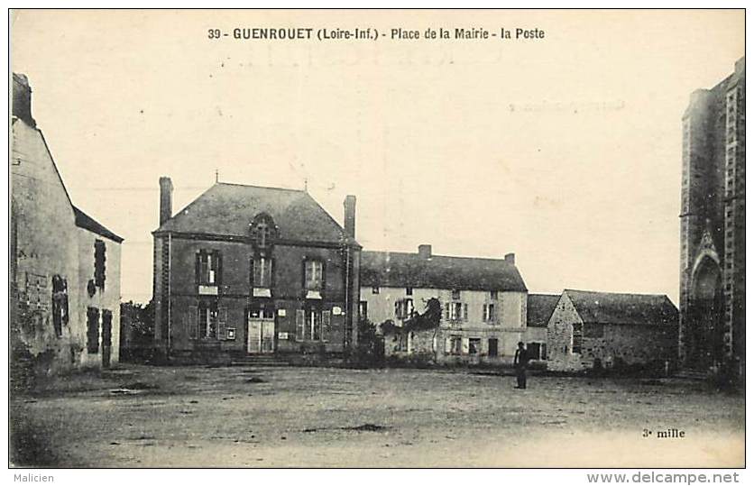 - Loire Atlantique - Ref-B570 - Guenrouet - Place De La Mairie - La Poste - Postes  Poste - Carte Bon Etat - - Guenrouet