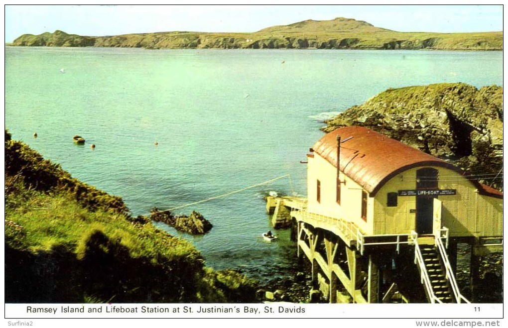 DYFED - ST DAVIDS - RAMSEY ISLAND AND LIFEBOAT STATION AT ST JUSTINIAN'S BAY   Dyf-251 - Pembrokeshire