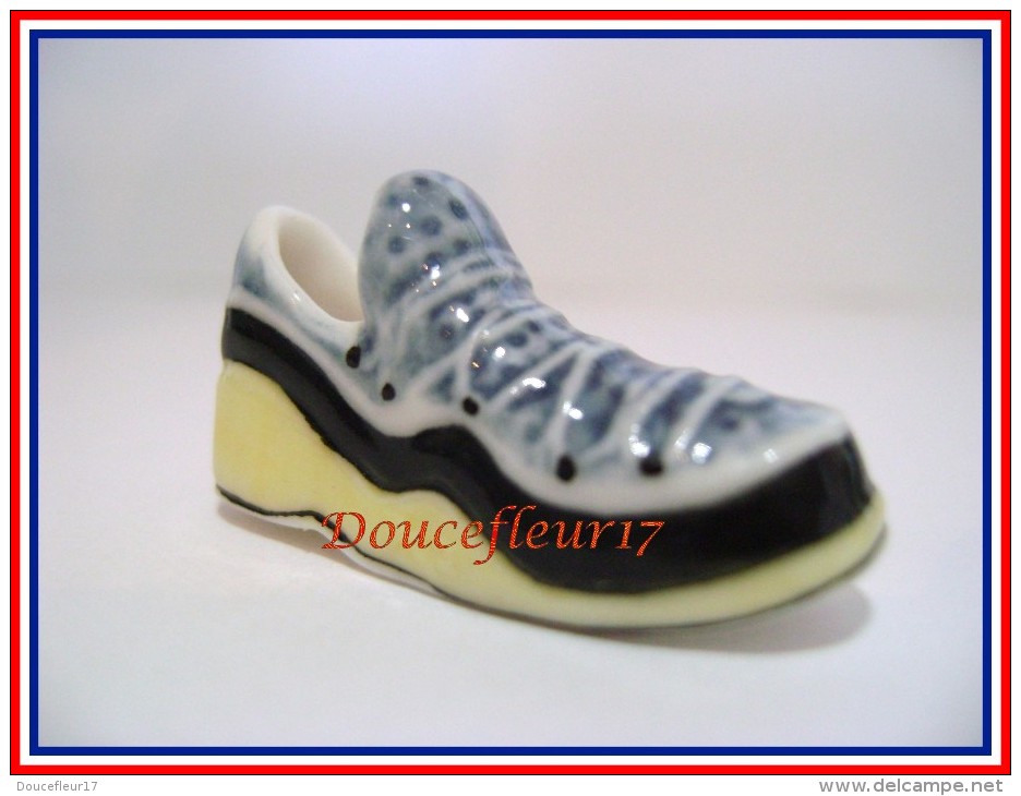 Chaussure Sacrée Pointure  ...4 Feves...  Ref AFF : 14-2000.. (Pan 0016) - Otros & Sin Clasificación