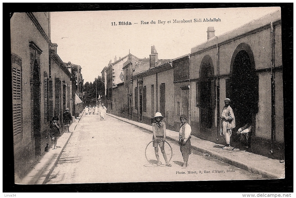 CPA ANCIENNE- ALGÉRIE- BLIDA- RUE DU BEY ET MARABOUT SIDI-ABDALLAH- ANIMATION GROS PLAN - Blida