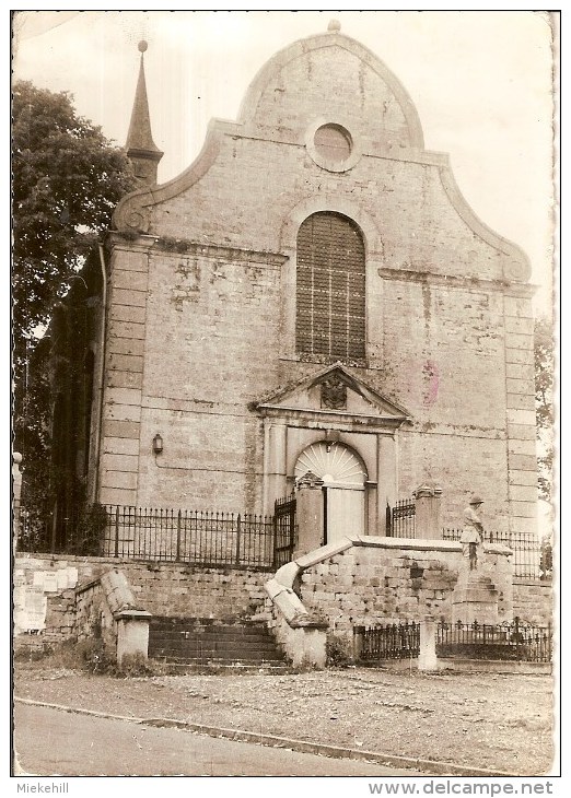 GIMNEE-EXTERIEUR DE L'EGLISE - Doische