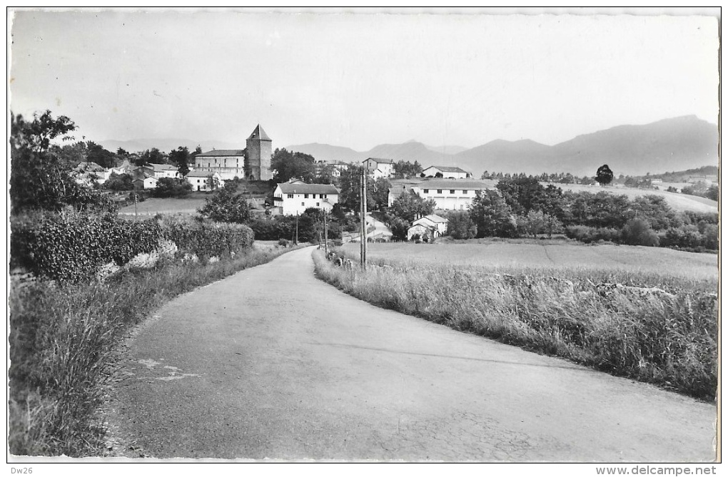 Nos Belles Pyrénées - Le Pays Basque: Sare, Vue Générale Et Montagnes Espagnoles - Carte E.C. N°1564 - Sare