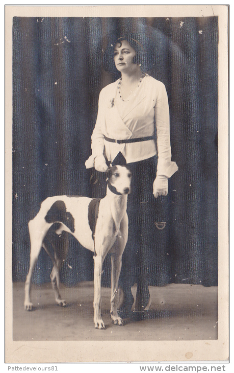 CPA - PHOTO Carte Photo Femme Avec Un Lévrier Barzoï - Hunde