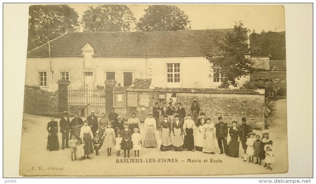 Baslieux-Les-Fismes : Mairie Et Ecole - Autres & Non Classés