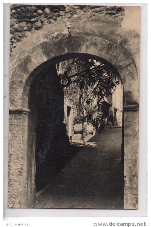 06 - CAGNES SUR MER - Une Vieille Rue  (carte Photo) - Cagnes-sur-Mer