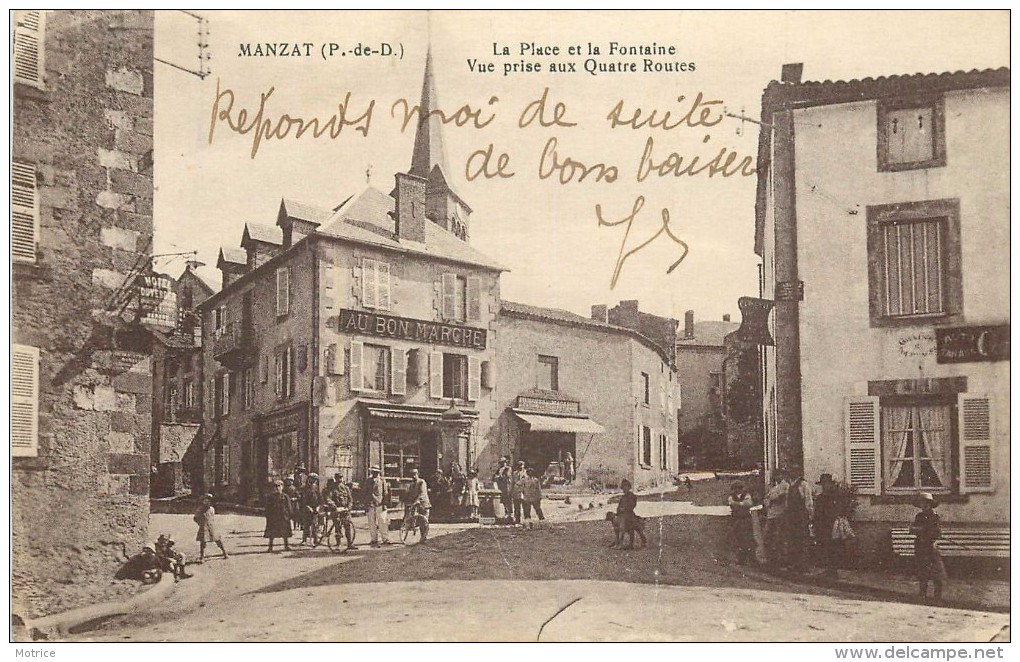 MANZAT - La Place Et La Fontaine, Vue Prise Aux Quatre Routes.(carte Vendue En L'état) - Manzat