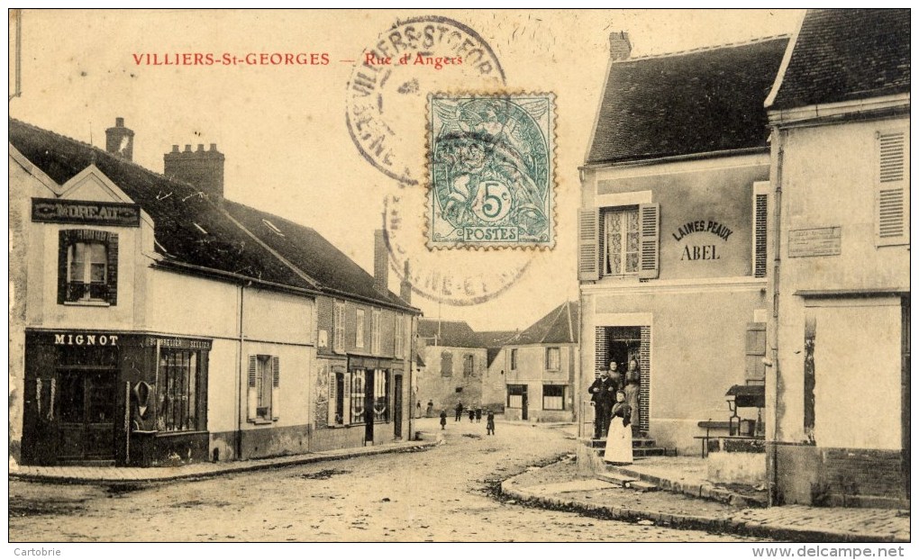 77 - VILLIERS-SAINT-GEORGES - Rue D'Angers - Animée - Villiers Saint Georges