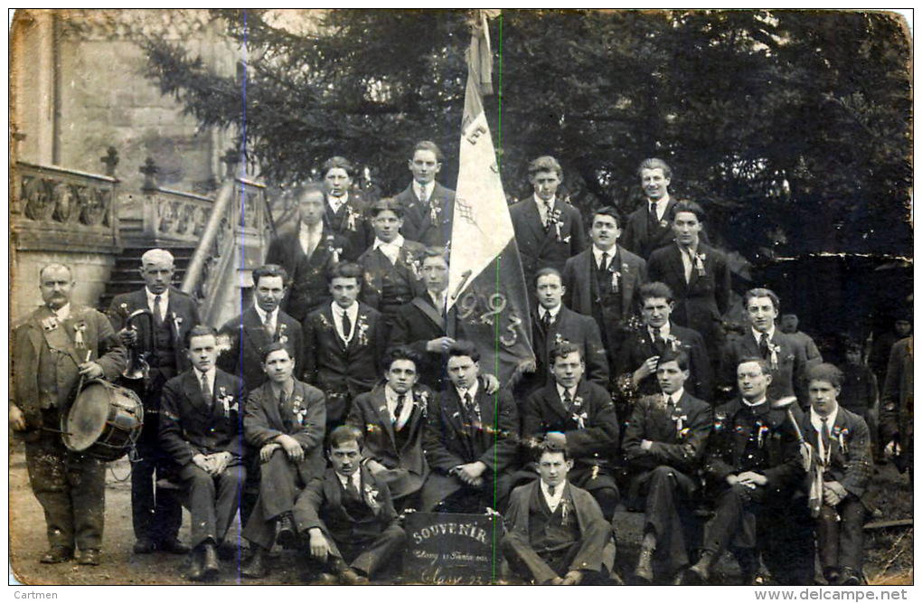 71 CLUNY  SOUVENIR DE L'ECOLE CARTE PHOTO MARGEE - Cluny