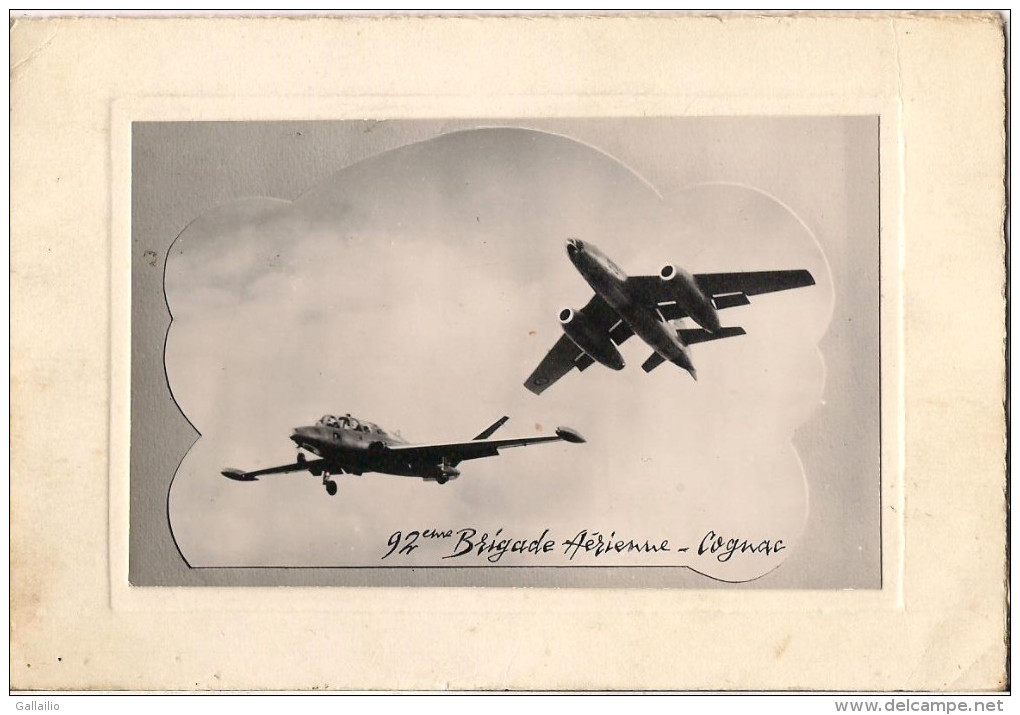 CARTE DE VOEUX DE LA 94  EME BRIGADE AERIENNE DE COGNAC DE 1958 AVION A REACTION EN PHOTO - Aérodromes