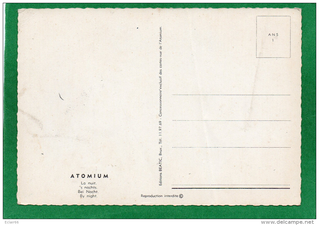 BRUXELLES - ATOMIUM LA NUIT BEAU PLAN  CPM  EDIT  BEATIC  état  PLI CENTRE DE LA CARTE Petit Prix - Bruxelles La Nuit