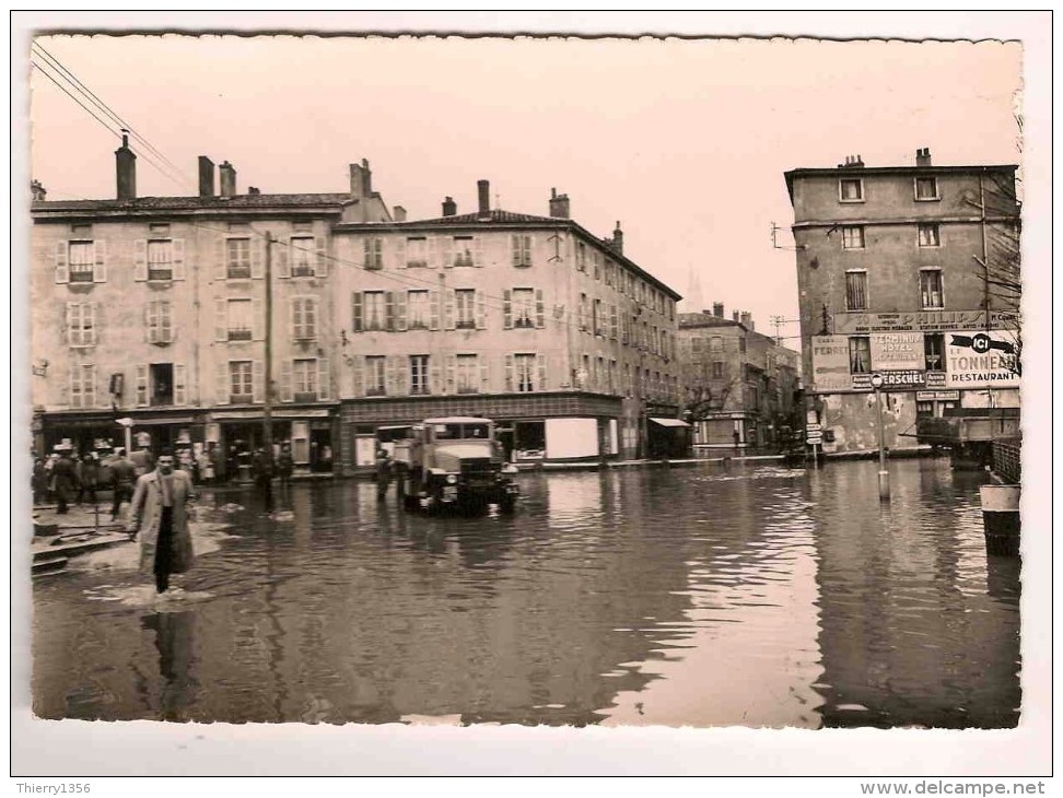 71 MACON / INONDATIONS DE 1955 Place De La Pyramide - Macon