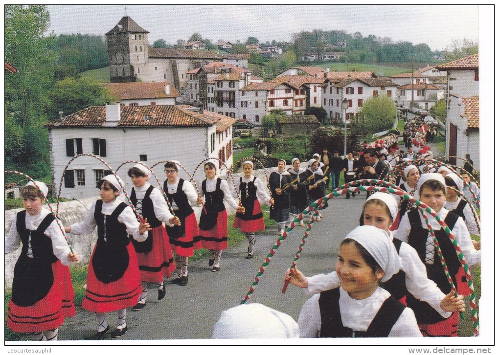 Espelette Tres Animée Groupe Folklorique Ezpela - Espelette