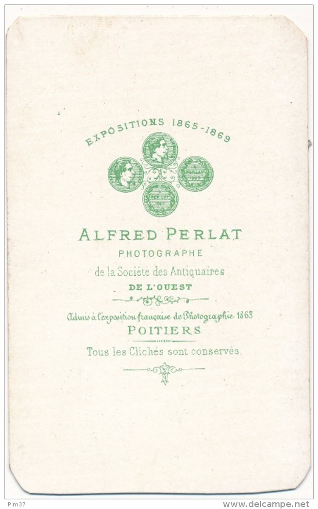 Homme Assis écrivant - Photo CDV - Alfred Perlat, Poitiers - Autres & Non Classés