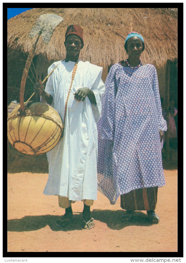 GUINÉ-BISSAU  - MUSICA -Tocador De « CORÃ» ) Guiné Portuguesa  Carte Postale - Guinea-Bissau