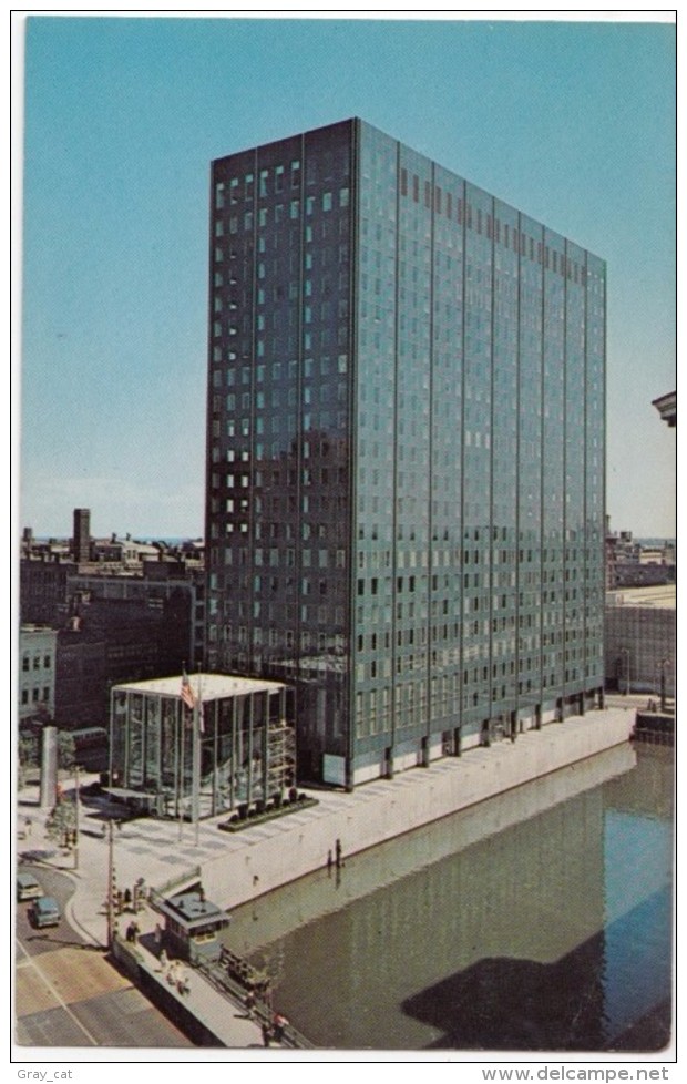 Marina Plaza, Milwaukee Downtown, 1962 Postcard [17040] - Milwaukee