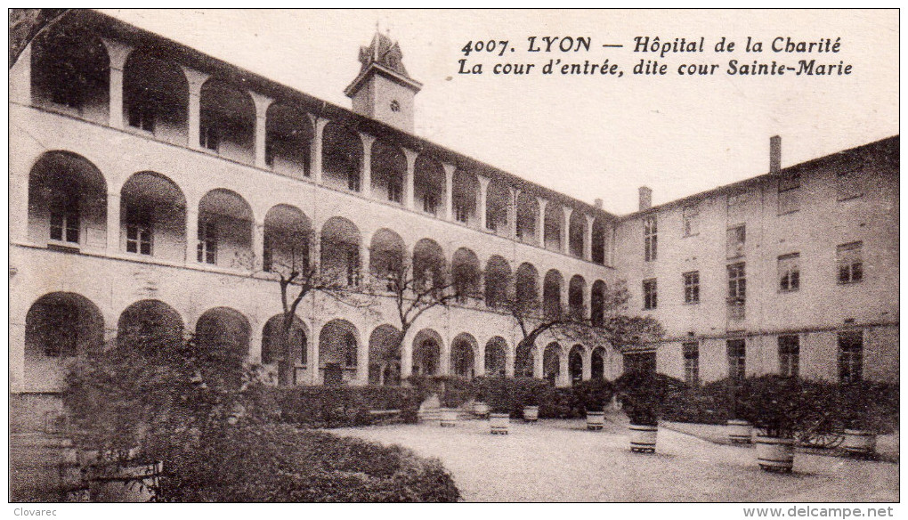 LYON "Hopital De La Charité " Cour D'entrée - Lyon 2