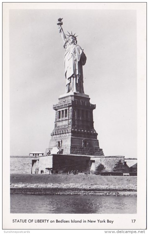 Statue Of Liberty On Bedloes Island In New York Bay New York City New York Real Photo - Statue Of Liberty