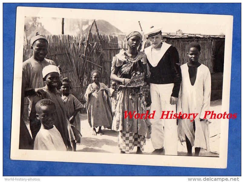 Photo Ancienne - Pays à Identifier - Portrait Marin & Jeune Fille Africaine - Marine Aéronautique Nationale - Girl Boy - Afrique