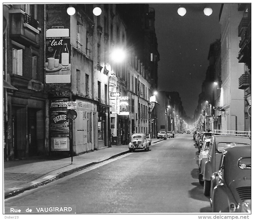 PARIS DES ANNEES 1960 TIRAGE D'EPOQUE  RUE DE VAUGIRARD PEUGEOT CITROEN RENAULT FIAT  RENAULT 4 CV - Other & Unclassified