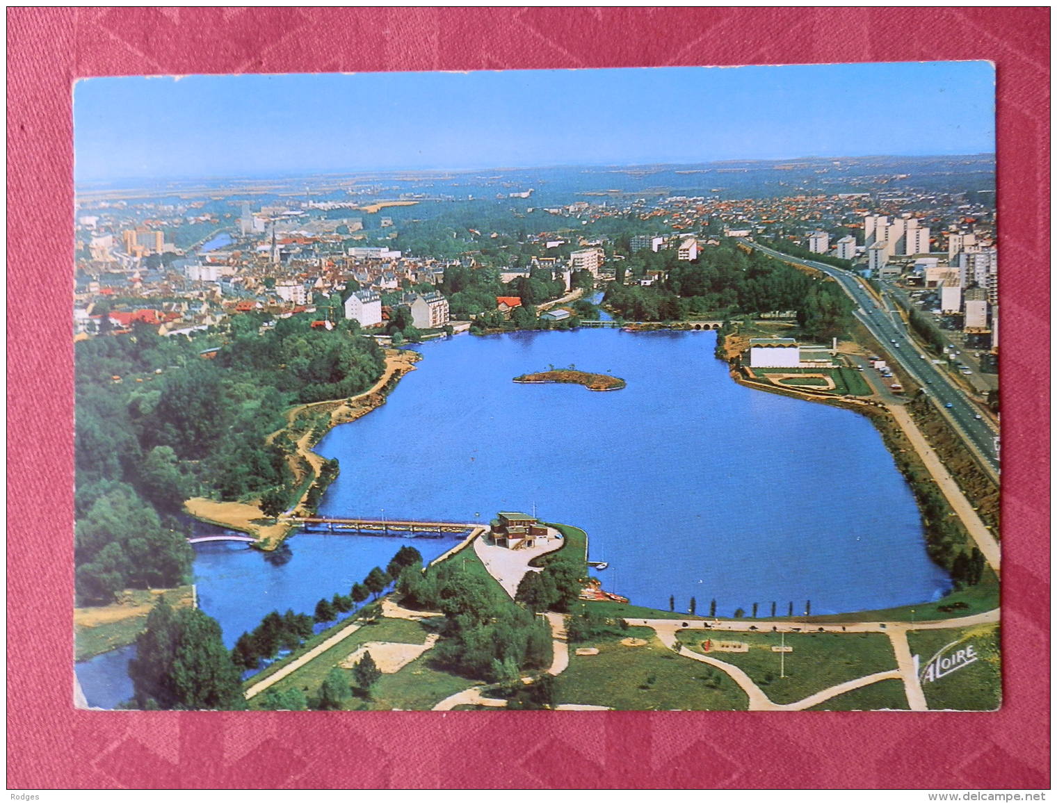 Dep 45 , Cpm MONTARGIS , 5750 , Vue Aérienne Du Lac Des Closiers....  (04.233) - Montargis