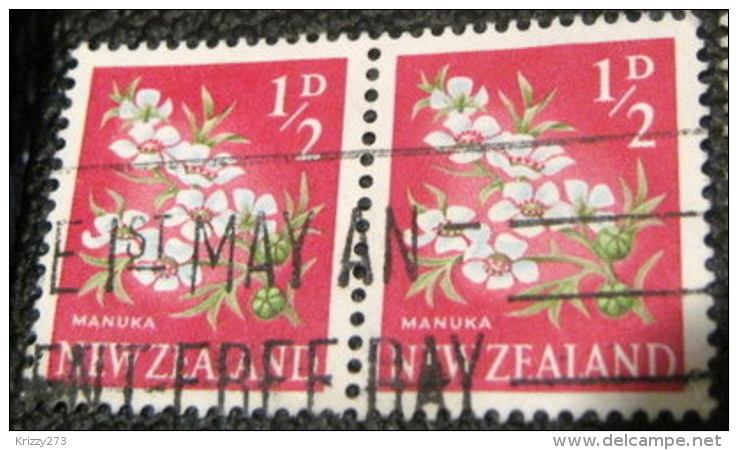 New Zealand 1960 Flowers Manuka 0.5d X2 - Used - Used Stamps