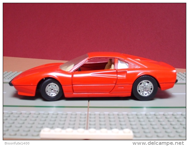 FERRARI 308 GTB - échelle 1/24ème - Burago