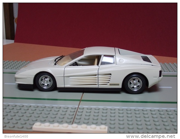 FERRARI TESTAROSSA Blanche De 1984 - échelle 1/24ème - Burago