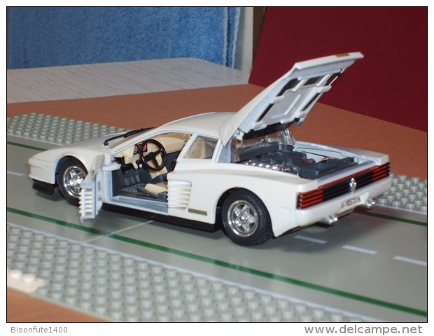 FERRARI TESTAROSSA Blanche De 1984 - échelle 1/24ème - Burago