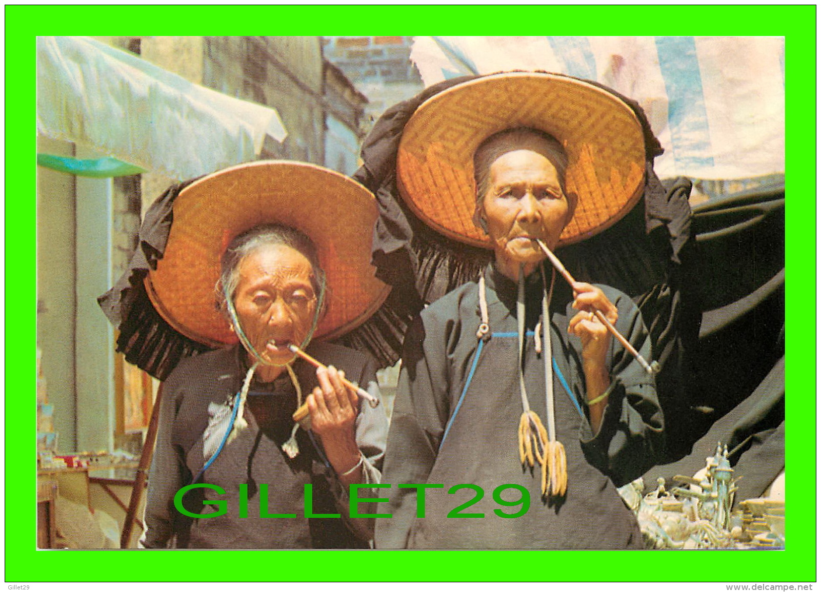 HONG KONG, CHINE - TWO OLD PEOPLES SMOKING -  ANIMATED - PUB. BY NATIONAL CO - - China (Hongkong)