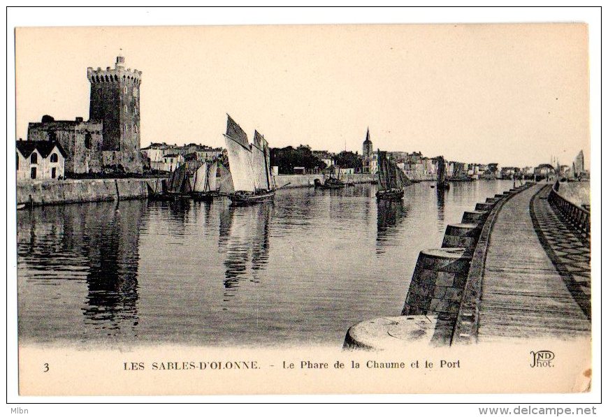 Cpa   Les Sables D´Olonne   Le Phare De La Chaume Et Le Port  BE - Sables D'Olonne