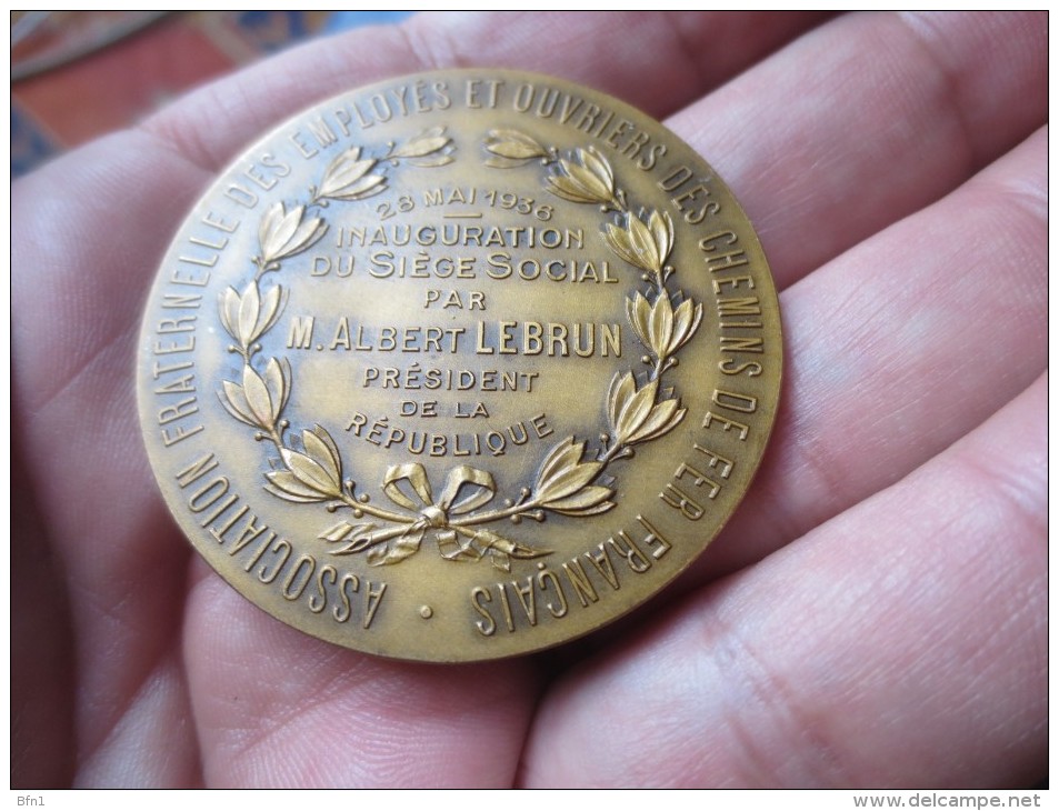 MEDAILLE -ASSOCIATION FRATERNELLE DES EMPLOYES ET OUVRIERS DES CHEMINS DE FER FRANCAIS  - 1936-  VOIR PHOTOS - Adel