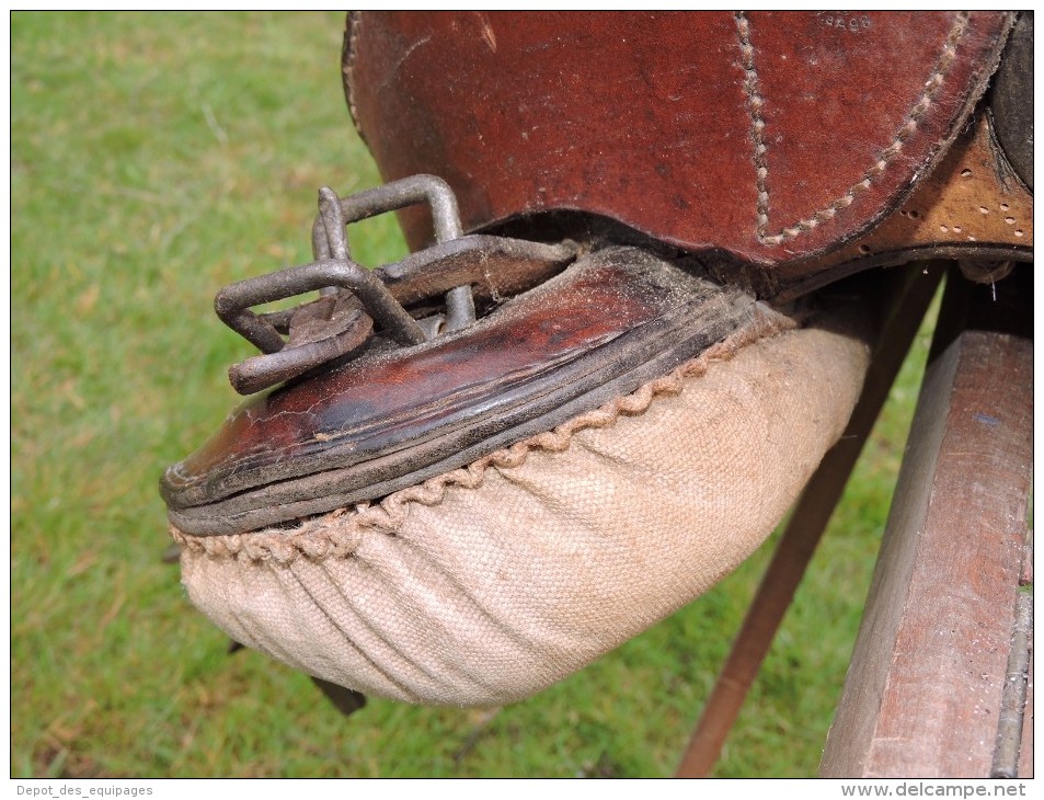 BELLE SELLE CAVALERIE ALLEMAGNE WW.2 datée 1943 ..... à voir