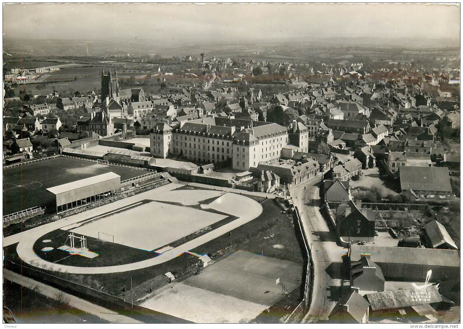 CARHAIX LE TERRAIN DE SPORTS VUAE AERIENNE - Carhaix-Plouguer