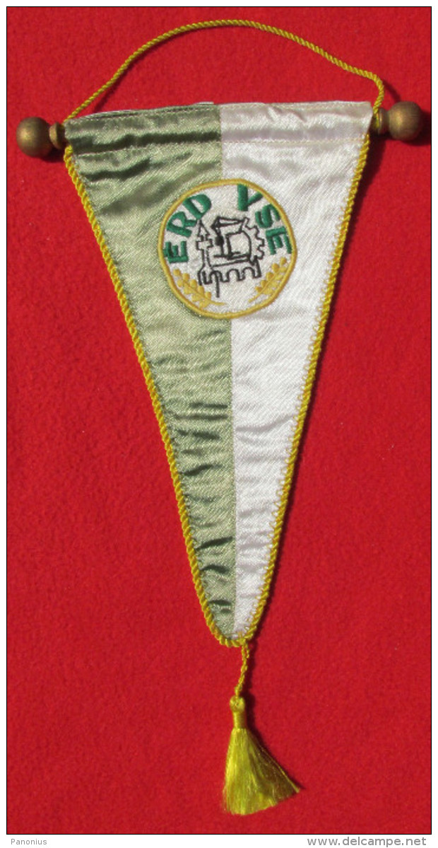 FOOTBALL / SOCCER / FUTBOL / CALCIO - ERDI VSE, Hungary, Vintage Pennant, Wimpel - Habillement, Souvenirs & Autres