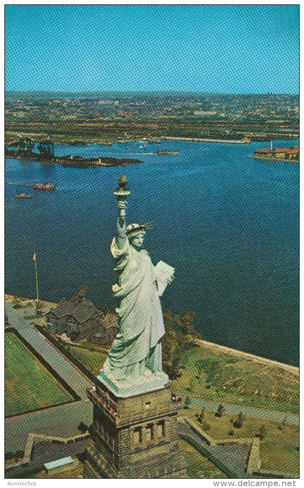 NEW YORK CITY  THE STATUE OF LIBERTY - Estatua De La Libertad
