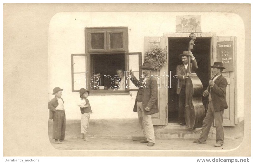 ** T2 Nagybecskerek, Veliki Beckerek (?) Kocsmai ünnep / Pub Scene, Photo - Non Classificati