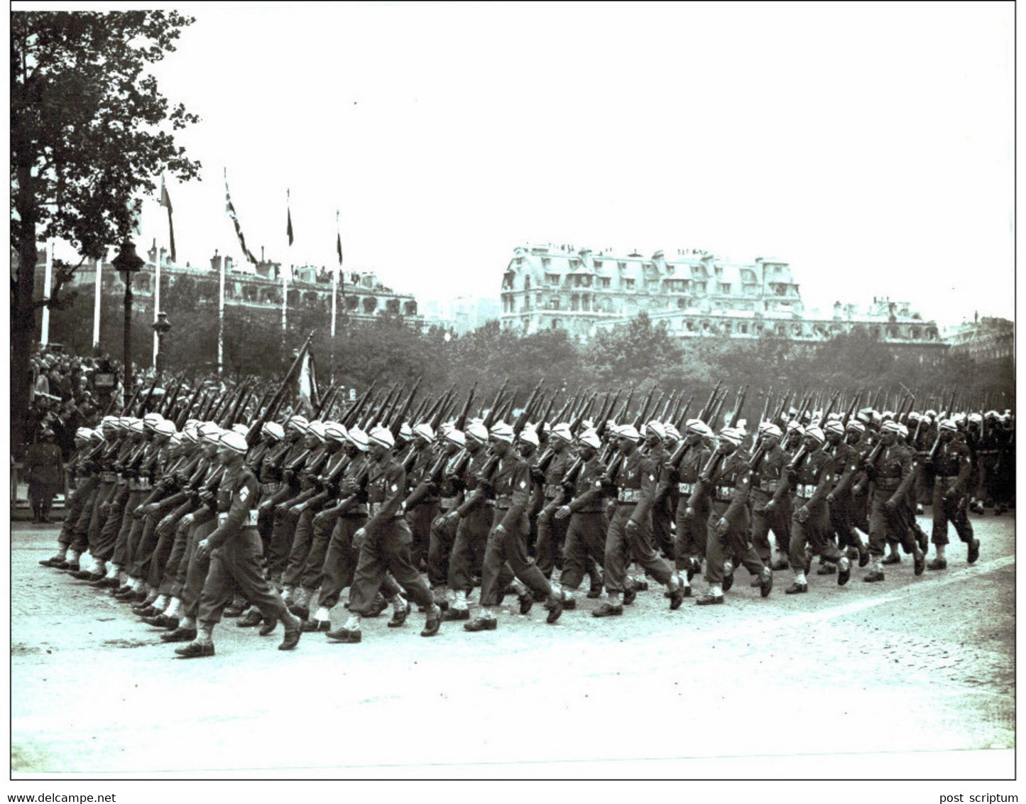 Photo - Paris - défilé- 14 juillet 1945 - Champs ELysées  - tirailleurs marocains