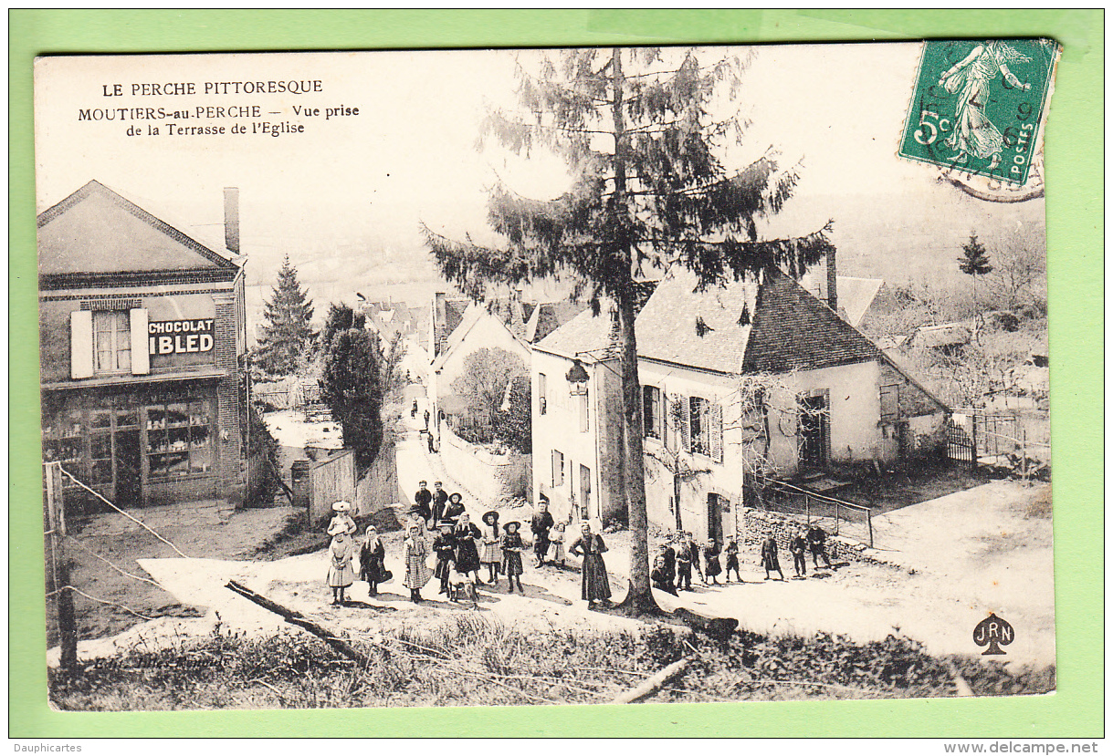 MOUTIERS Au PERCHE - Superbe Plan Animé D'une Rue Du Village - Photo Prise De La Terrasse De L' Eglise - 2 Scans - Autres & Non Classés