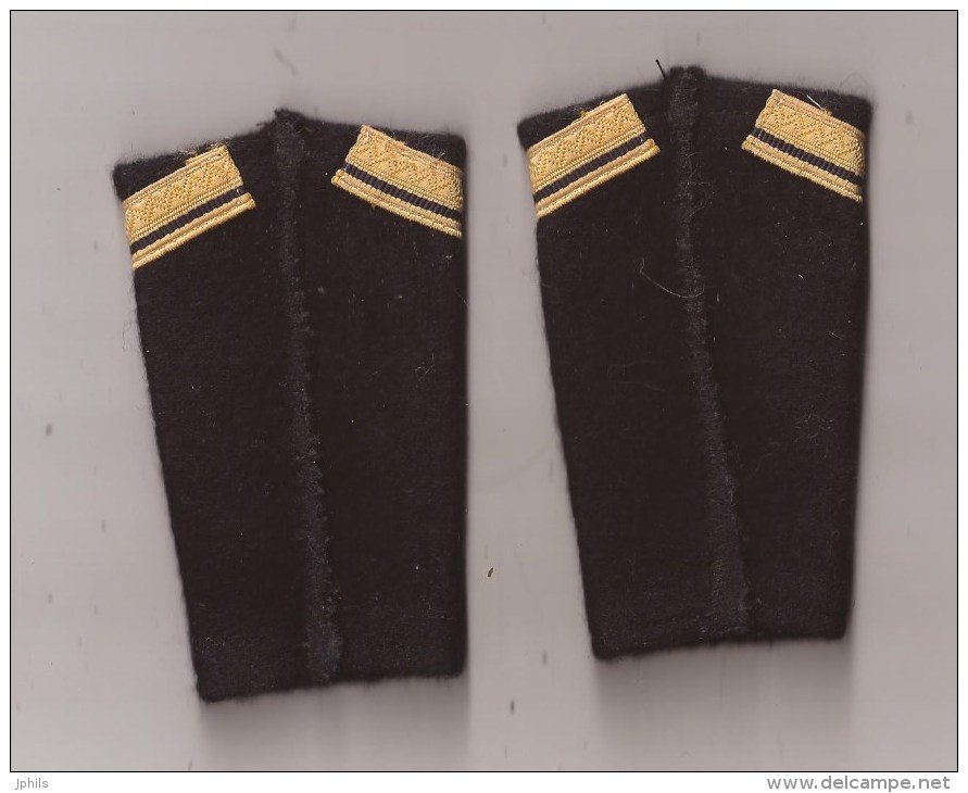 Paire Fourreau D'epaulette Sergent D'Infanterie - Escudos En Tela