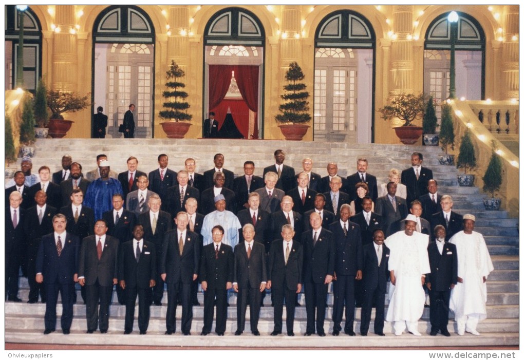 Photo  De Presse  - JACQUES CHIRAC  à  HANOI Sommet De La Fancophonie - Personnes Identifiées