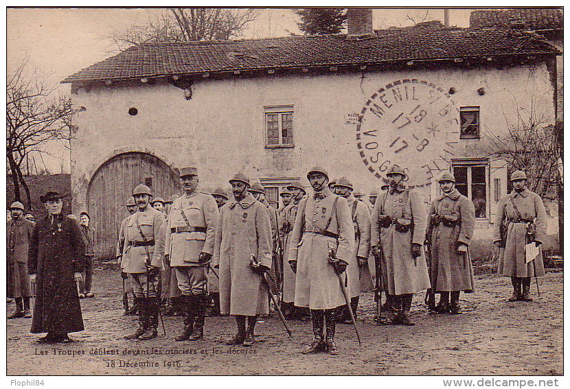 VOSGES - MENIL S/BELVILLE - 17-8-1917 - LES TROUPES DEFILENT DEVANT LES OFFICIERS LE 18-12-1916. - Guerre 1914-18