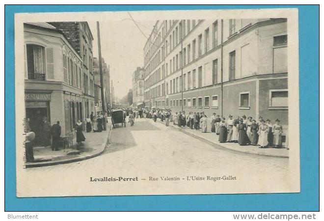 CPA Animée Rue Valentin Ouvrières Devant L'Usine ROGER-GALLET à LEVALLOIS PERRET 92 - Levallois Perret