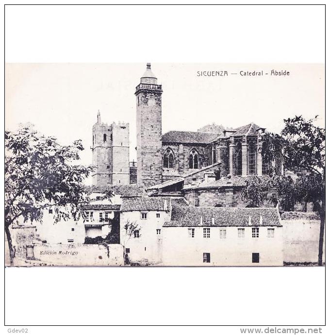 GDLJRTP6727-LFTD11338.Tarjeta Postal DE GUADALAJARA.Arboles,casas,torres Y CATEDRAL DE SIGÜENZA - Guadalajara