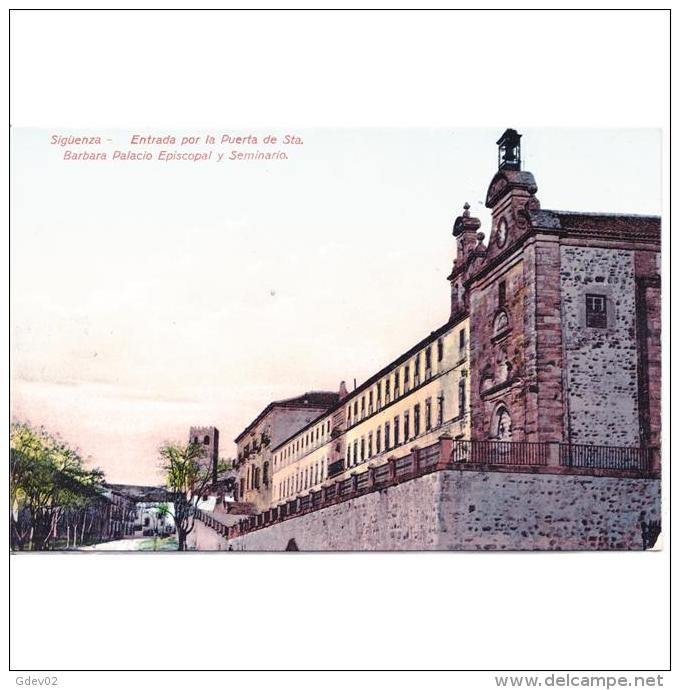 GDLJRTP6736-LFTD11397.Tarjeta Postal DE GUADALAJARA.Casas,arboles Y PALACIO EPISCOPAL Y SEMINARIO  En SIGÜENZA - Guadalajara