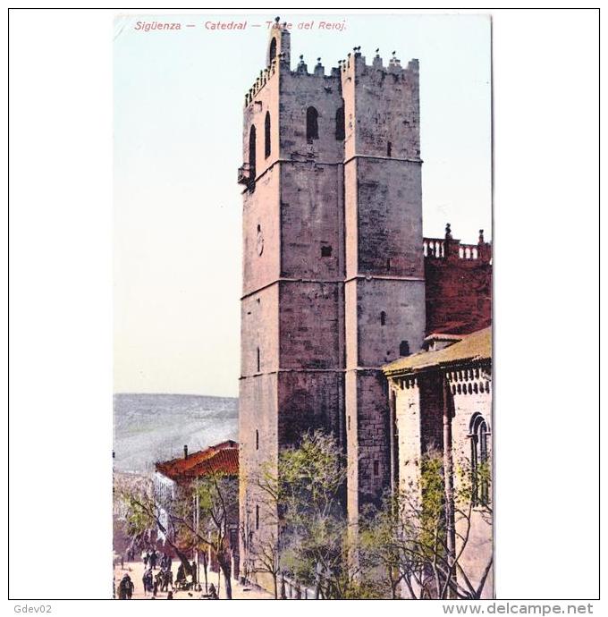 GDLJRTP6737-LFTD11398.Tarjeta Postal DE GUADALAJARA.Casas,arboles,torre Y CATEDRAL DE  SIGÜENZA - Guadalajara