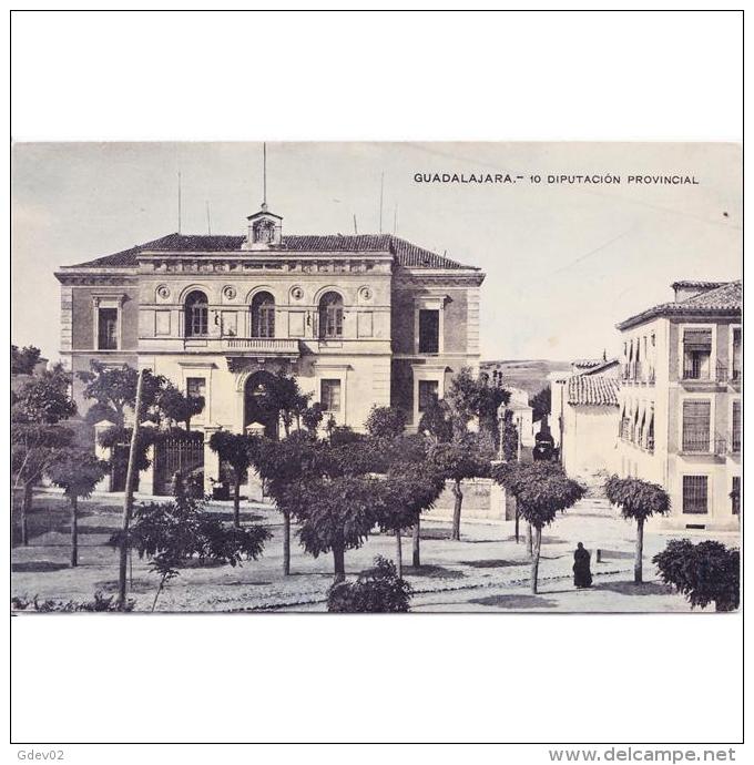 GDLJRTP6743-LFTD11648.Tarjeta Postal DE GUADALAJARA.Casas,edificios,arboles Y DIPUTACION PROVINCIAL - Guadalajara