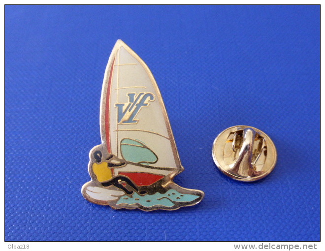 Pin's Planche à Voile - Windsurf - VVF (PQ55) - Wasserski