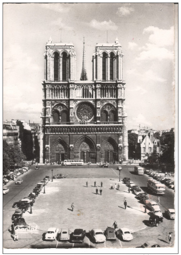 75NDP01A CPSM PF 75 - PARIS NOTRE DAME ET LA PLACE DU PARVIS   1963 - Notre Dame De Paris