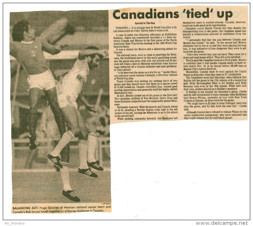 Programme Football 1980 Canada (North America) V Mexico WITH Newspaper Articles ALSO Covers Canada V Irish League / P... - Books