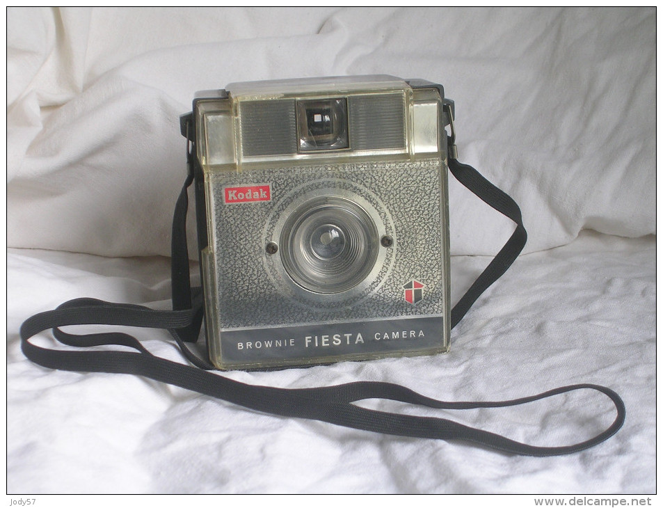 KODAK FIESTA - BROWNIE CAMERA - ANNI '60 - FUNZIONANTE - VINTAGE - Fototoestellen